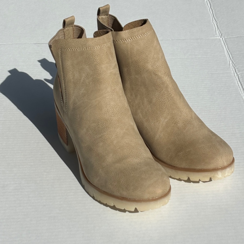 Korks by Kork-Ease Elsie Lug Sole Boots Beige 9.5M NWOB KR0009511